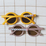 lunettes soleil rétro jaune et vieux rose coeur