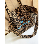 cabas ete leopard avec inscription bleu fluo