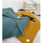 bavoir bleu jaune gris gaze coton symbole et texte