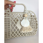 sac a main ajouré été breloque coquillage et pompon