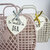 panier enfant plastique rose écru avec texte et prénom pour pâques