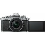 Nikon Z fc avec écran orientable déployé – vue de face idéale pour le vlogging et les selfies
