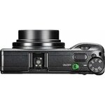 Vue de dessus du Ricoh GR III – commandes simples et design compact pour la photo de rue