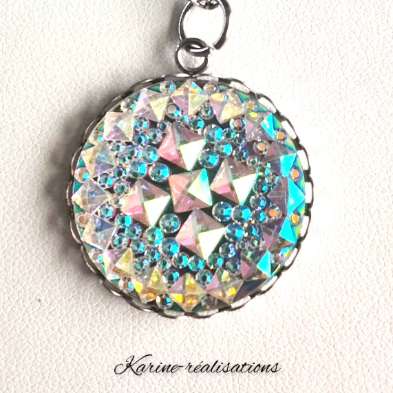 Pendentif scintillant effet cristal – Élégance lumineuse (avec ou sans chaîne)1.jpg