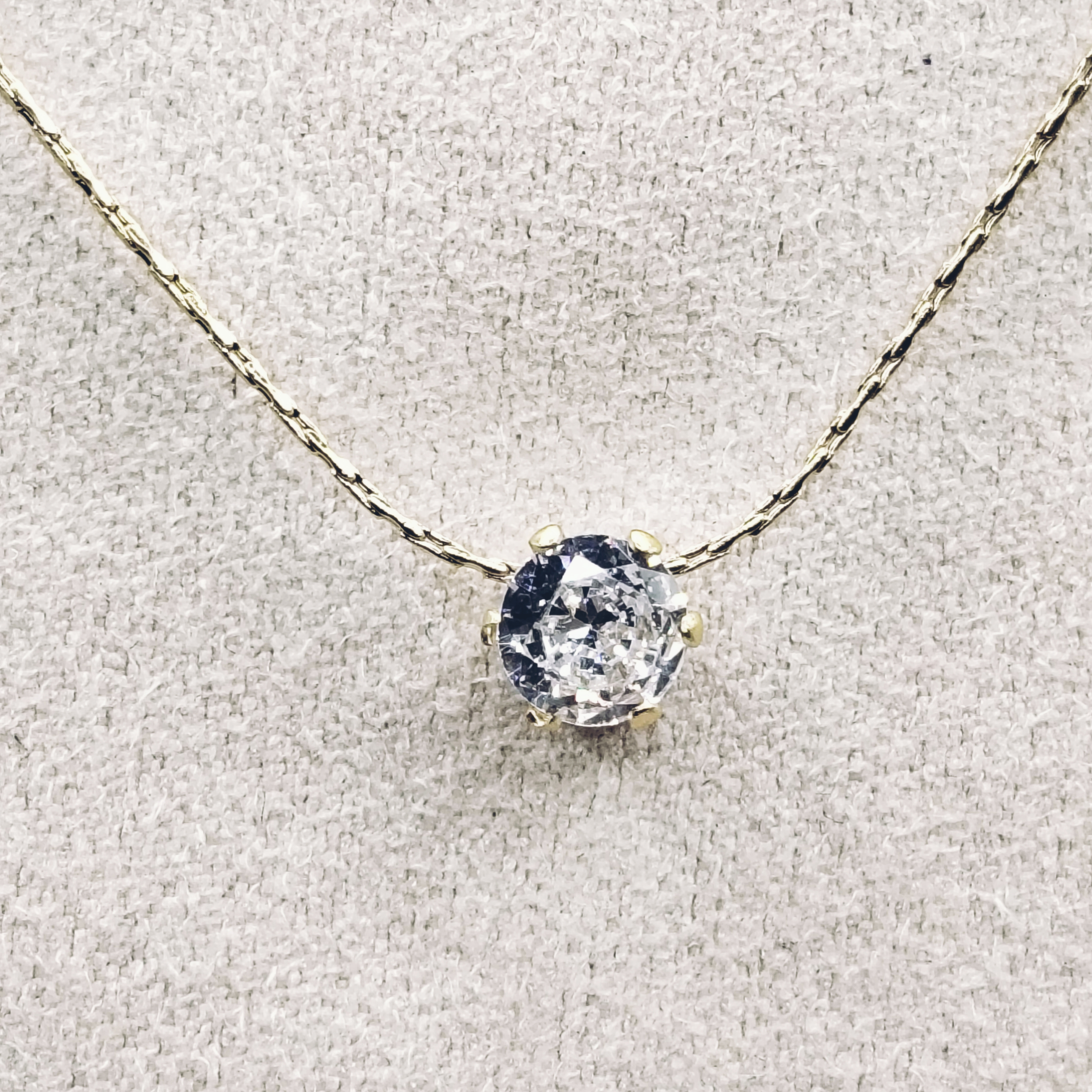 collier-ras-de-cou-acier-inoxydable-dore-pendentif-cristal-solitaire1