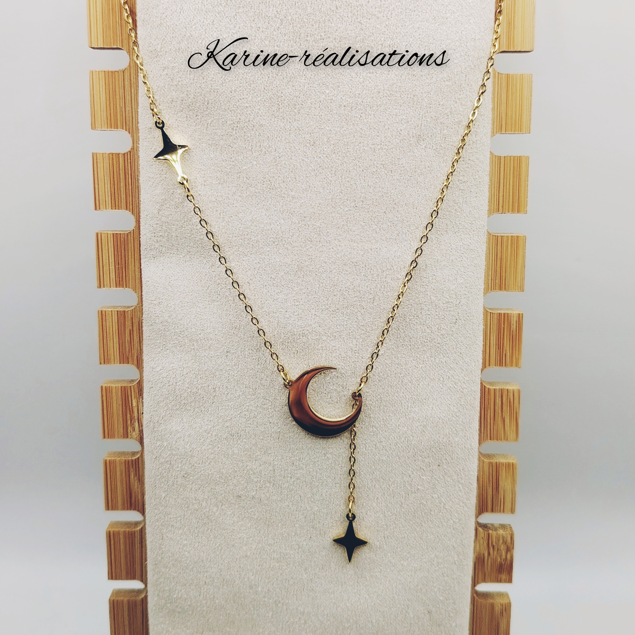 collier-acier-inoxydable-dore-pendentif-lune-etoiles-duo-asymetrique