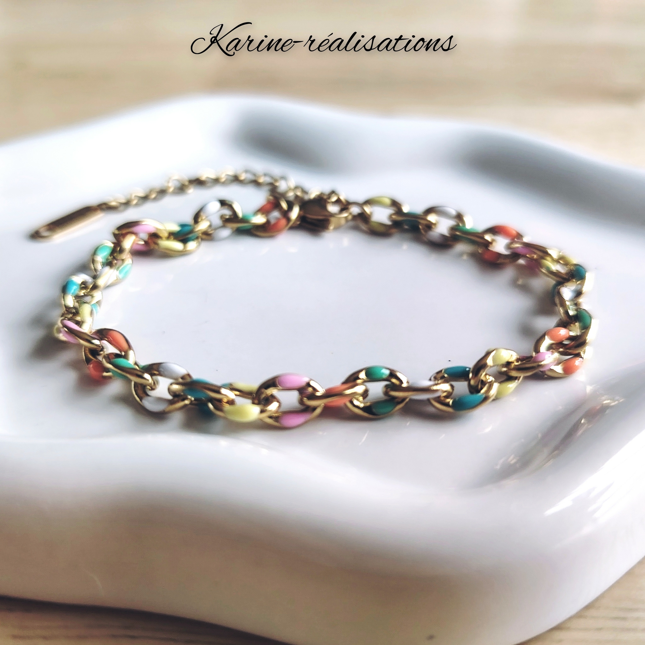 bracelet-acier-inoxydable-dore-maille-forcat-email-multicolore