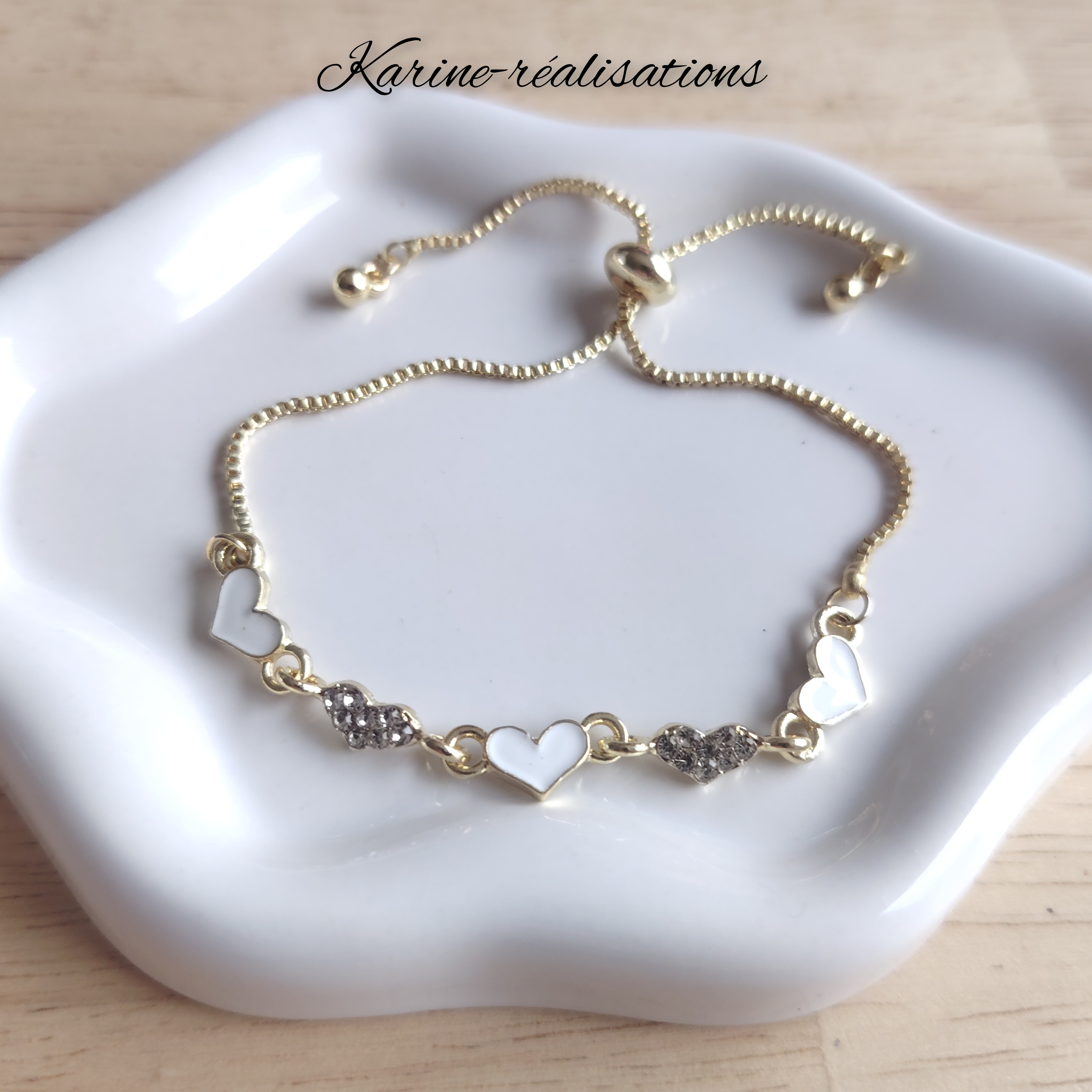 bracelet-ajustable-coeurs-email-blanc-strass-alliage-dore