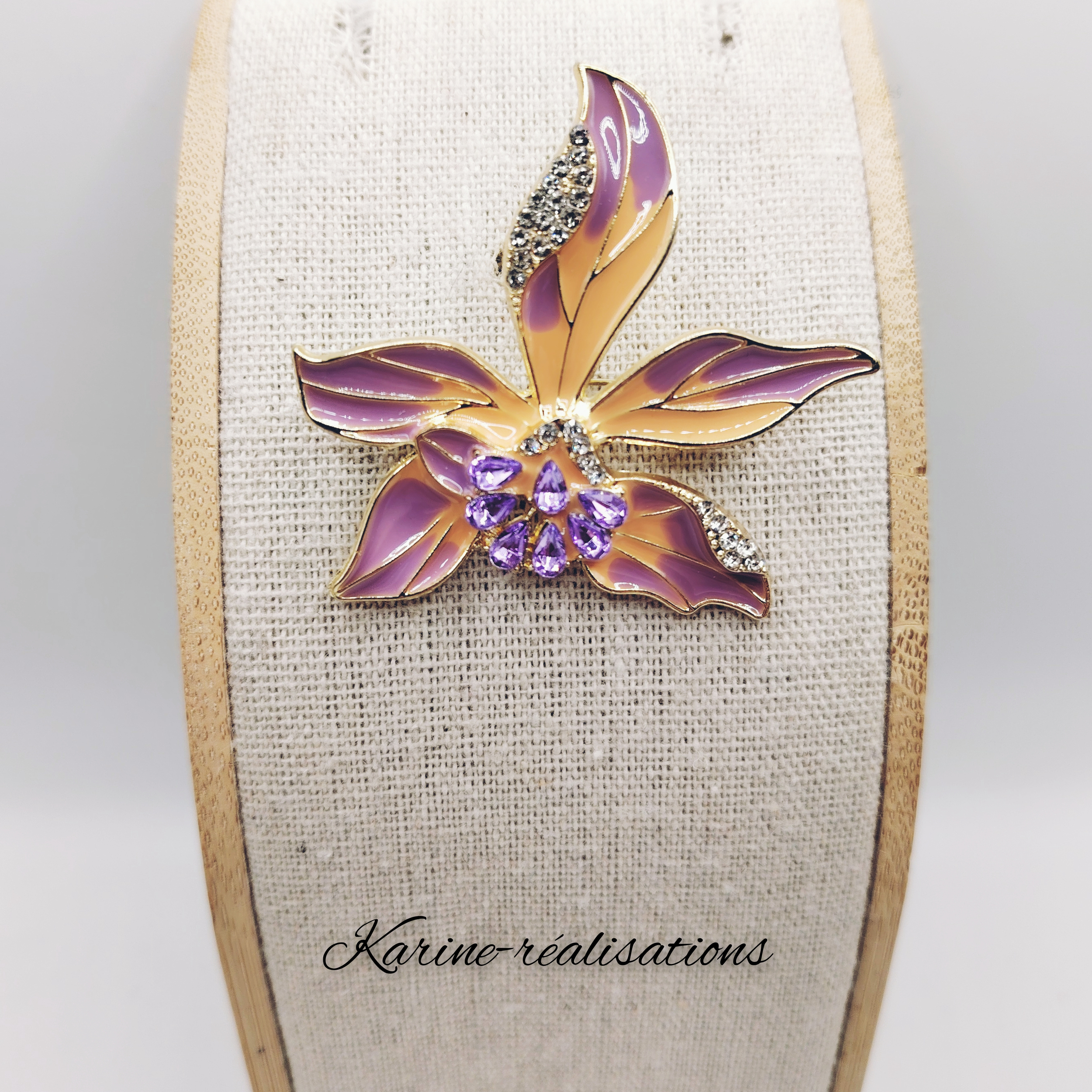 broche-fleur-orchidee-email-mauve-peche-alliage-dore-strass-cristaux