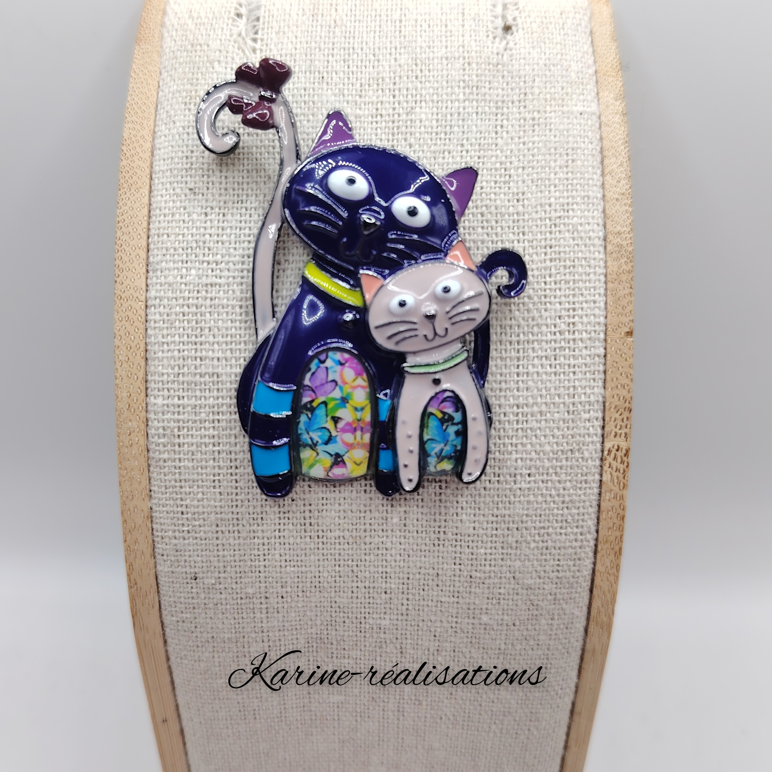 broche-fantaisie-chats-email-violet-blanc-alliage-original-karine-realisations