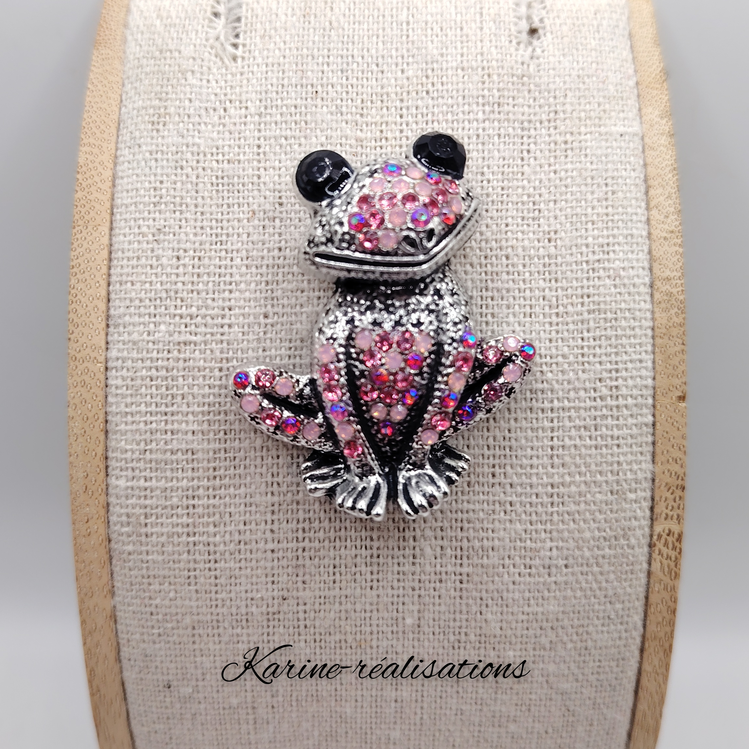 broche-grenouille-argentee-strass-roses-fuchsia-alliage-fantaisie