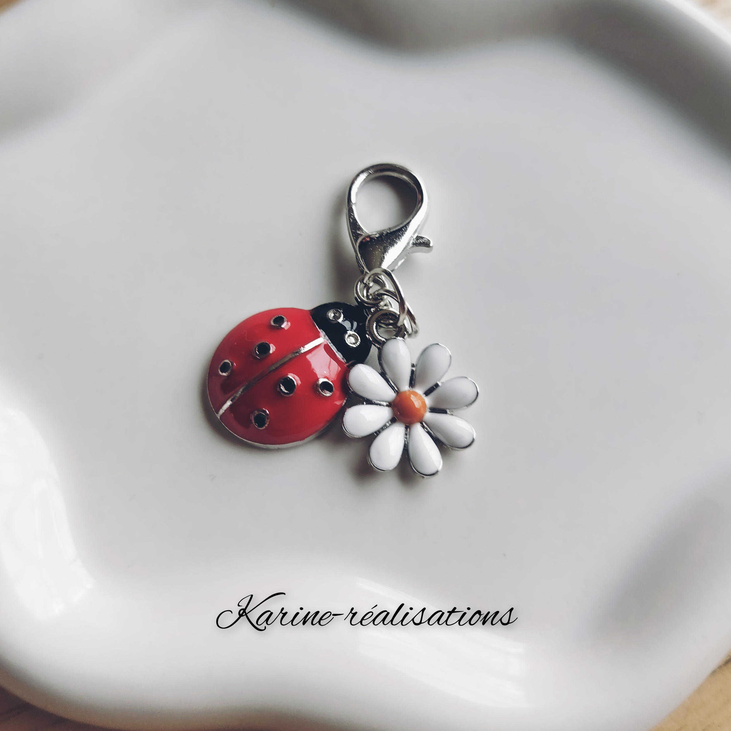 bijou-sac-porte-cle-coccinelle-marguerite-email-karine-realisations