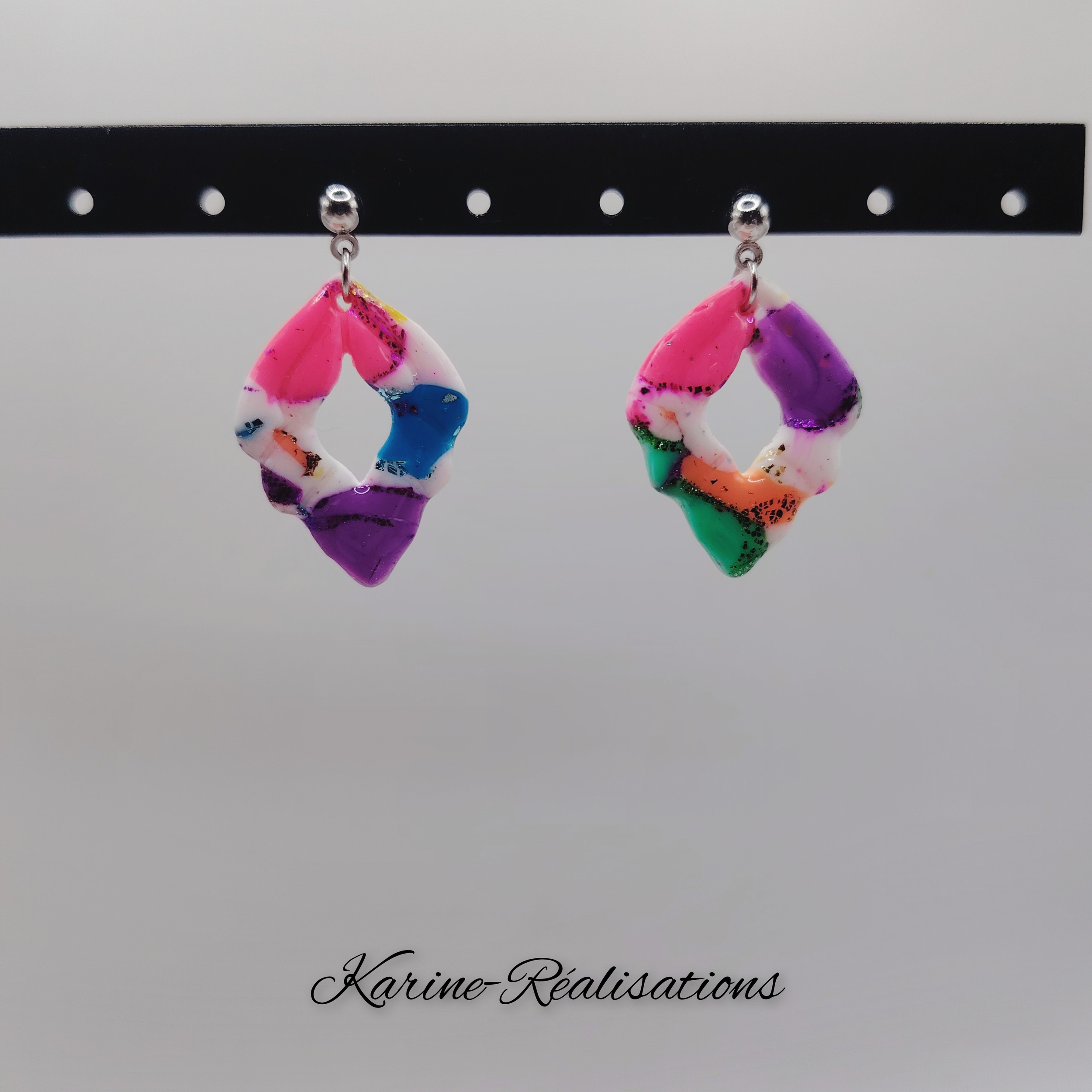 boucles-oreilles-losanges-evides-pate-polymere-resine-coloree-acier-inoxydable