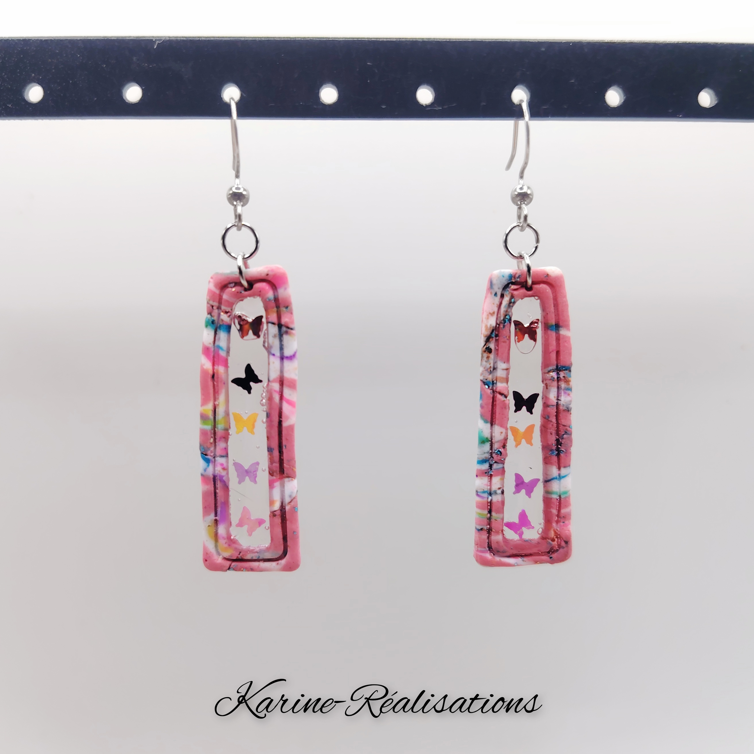 boucles-oreilles-rectangles-pate-polymere-resine-papillons-holographiques-acier-inoxydable