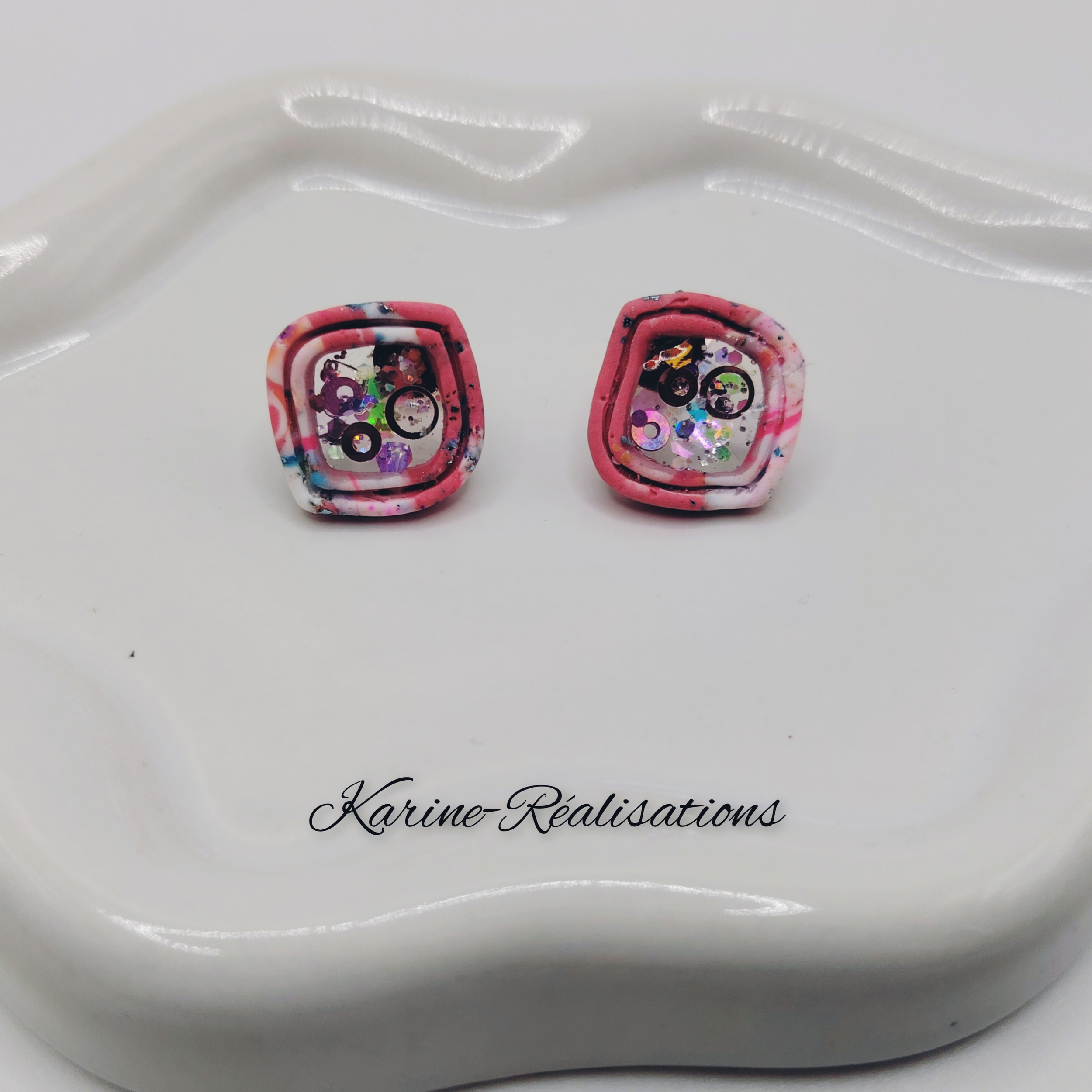 boucles-oreilles-puces-pate-polymere-resine-paillettes-fait-main