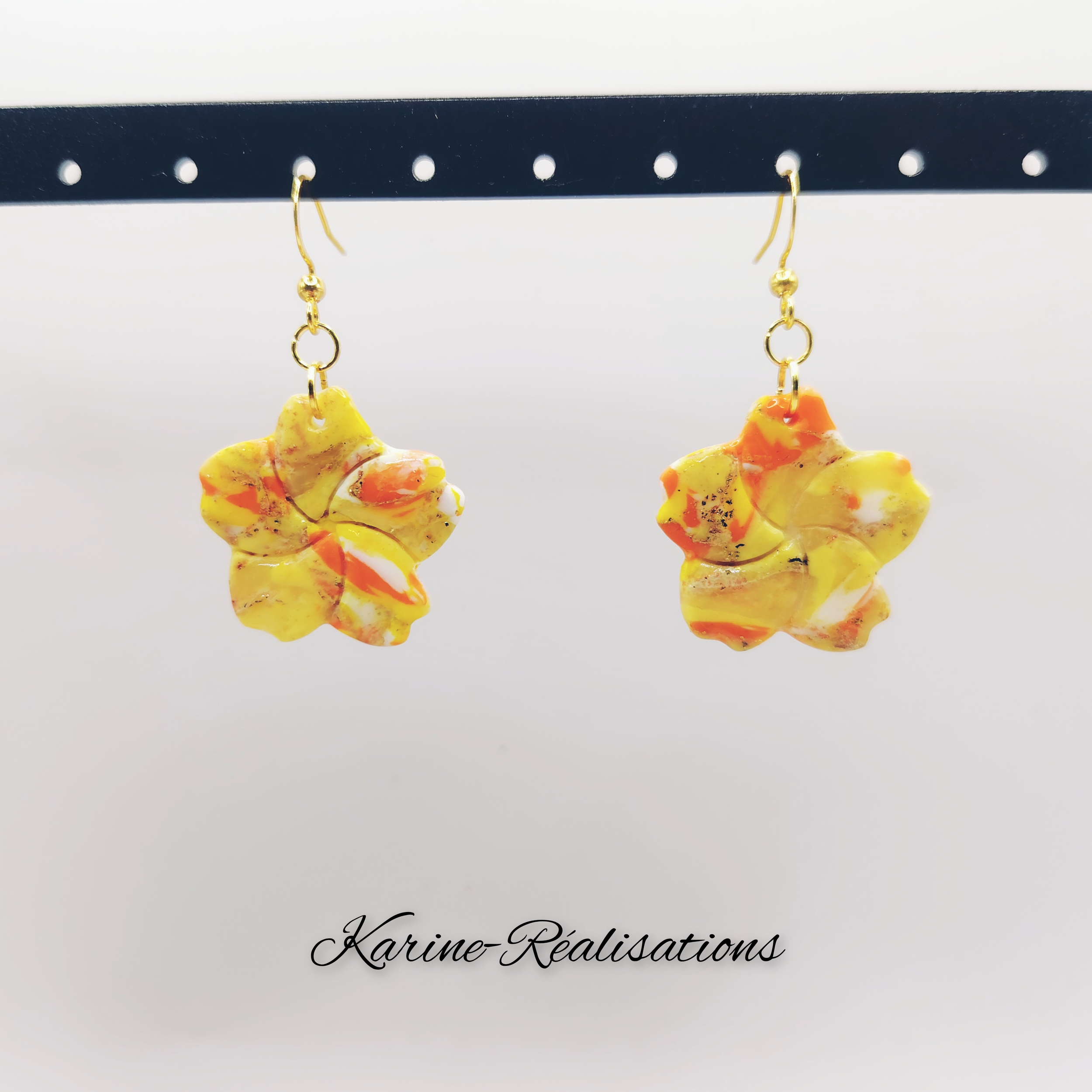 Boucles-oreilles-fleurs-exotiques-marbre-jaune-orange