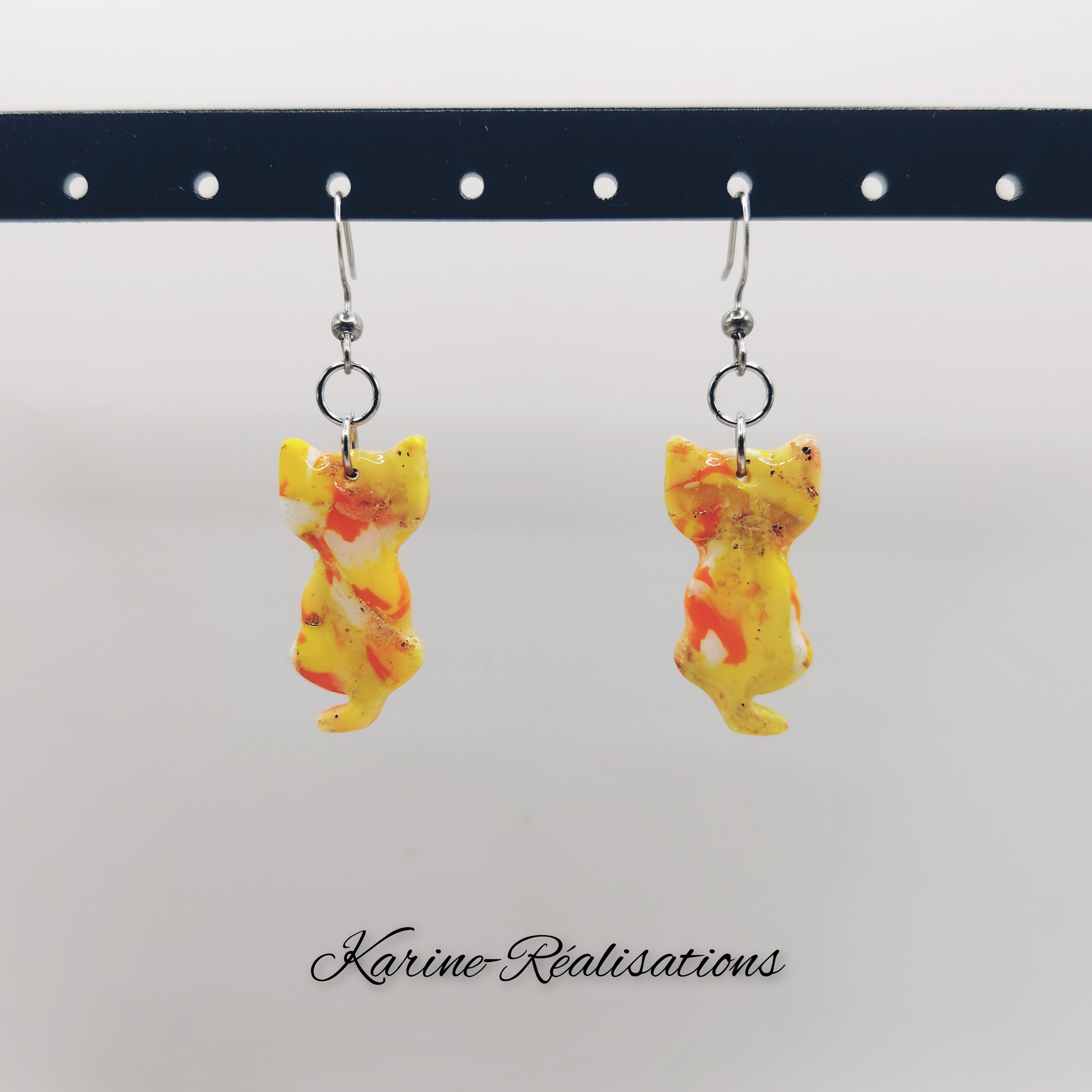 Boucles-oreilles-chat-marbre-jaune-orange-fait-main