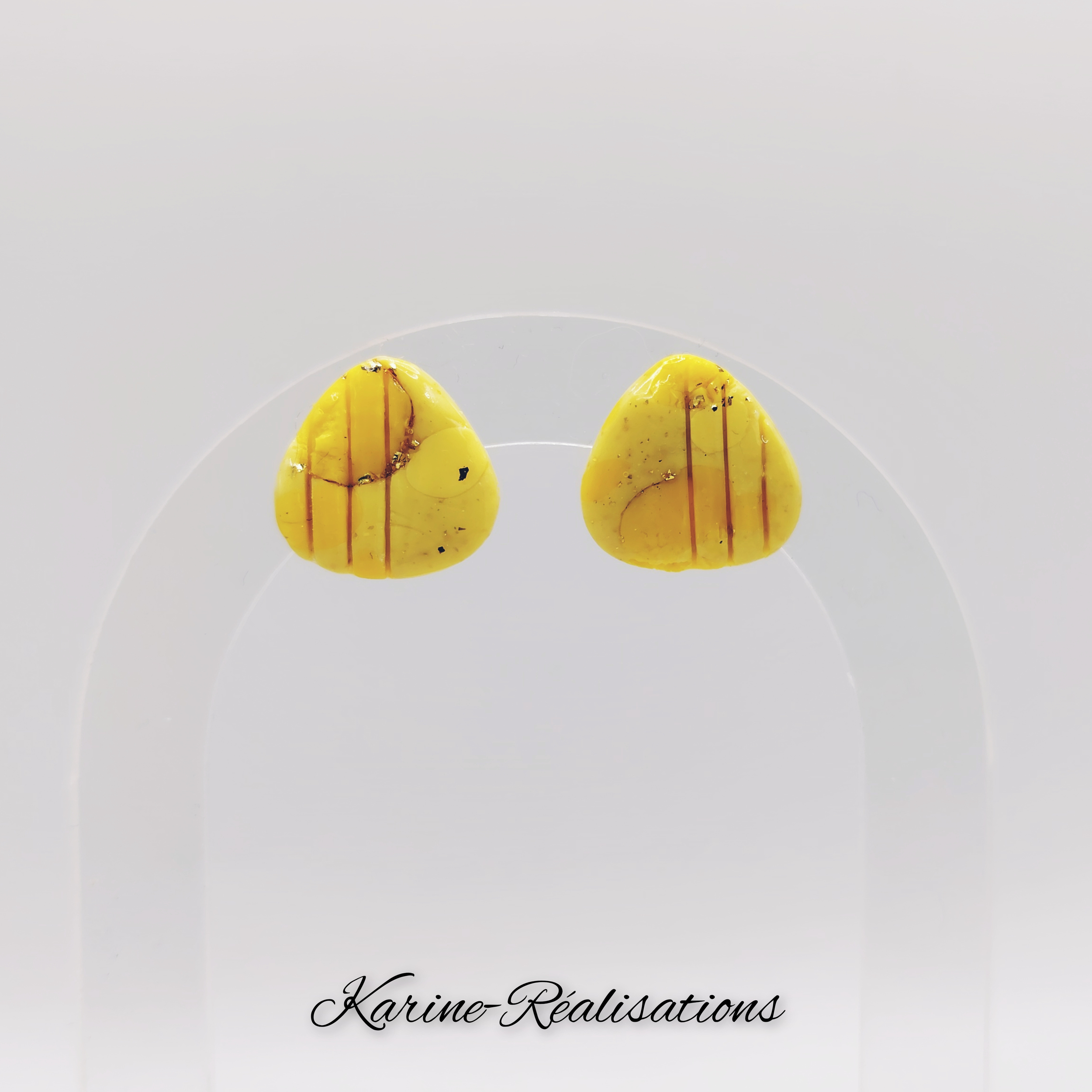 Puces-oreilles-triangles-jaune-ambre-marbre