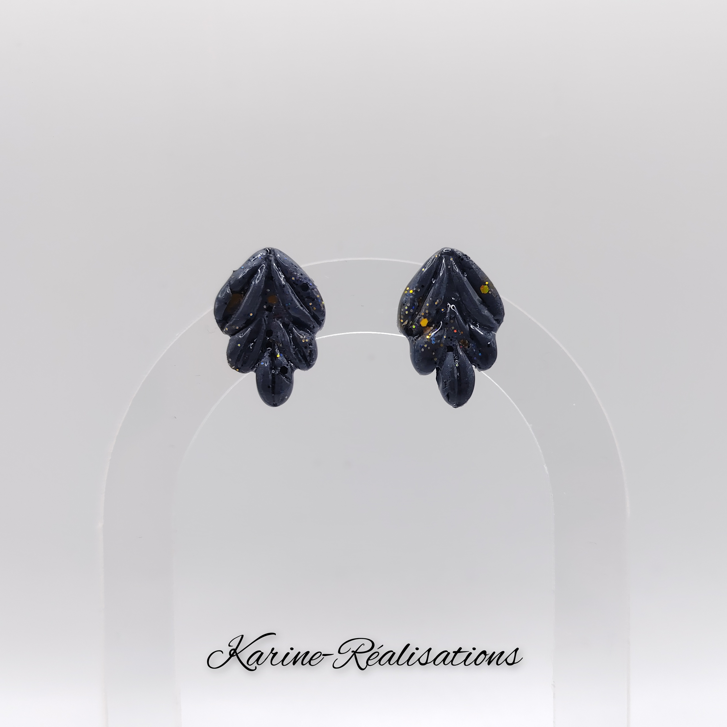 puces-oreilles-feuilles-noir-or-artisanales