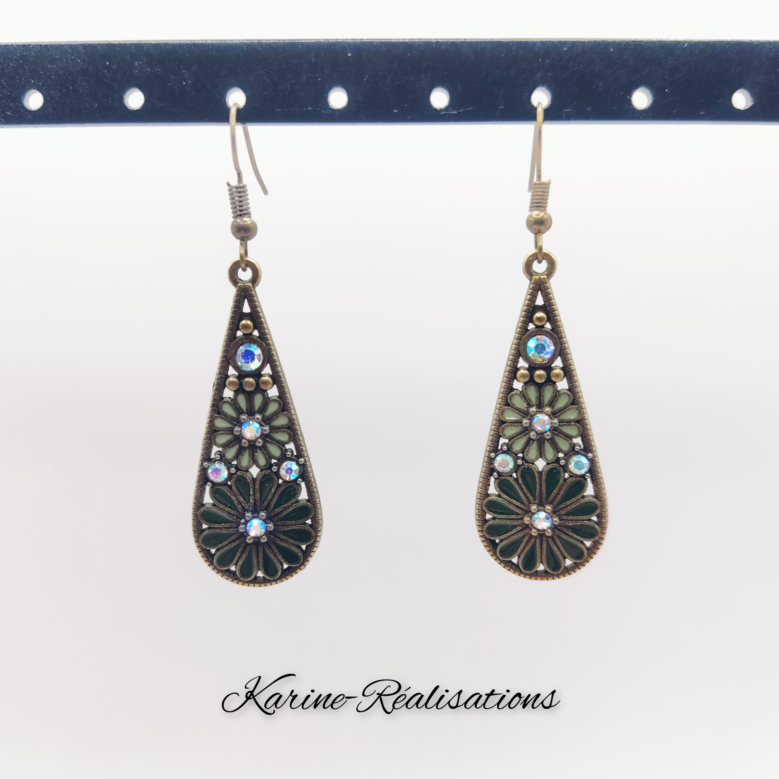 boucles-oreilles-pendantes-gouttes-fleurs-vert-bronze