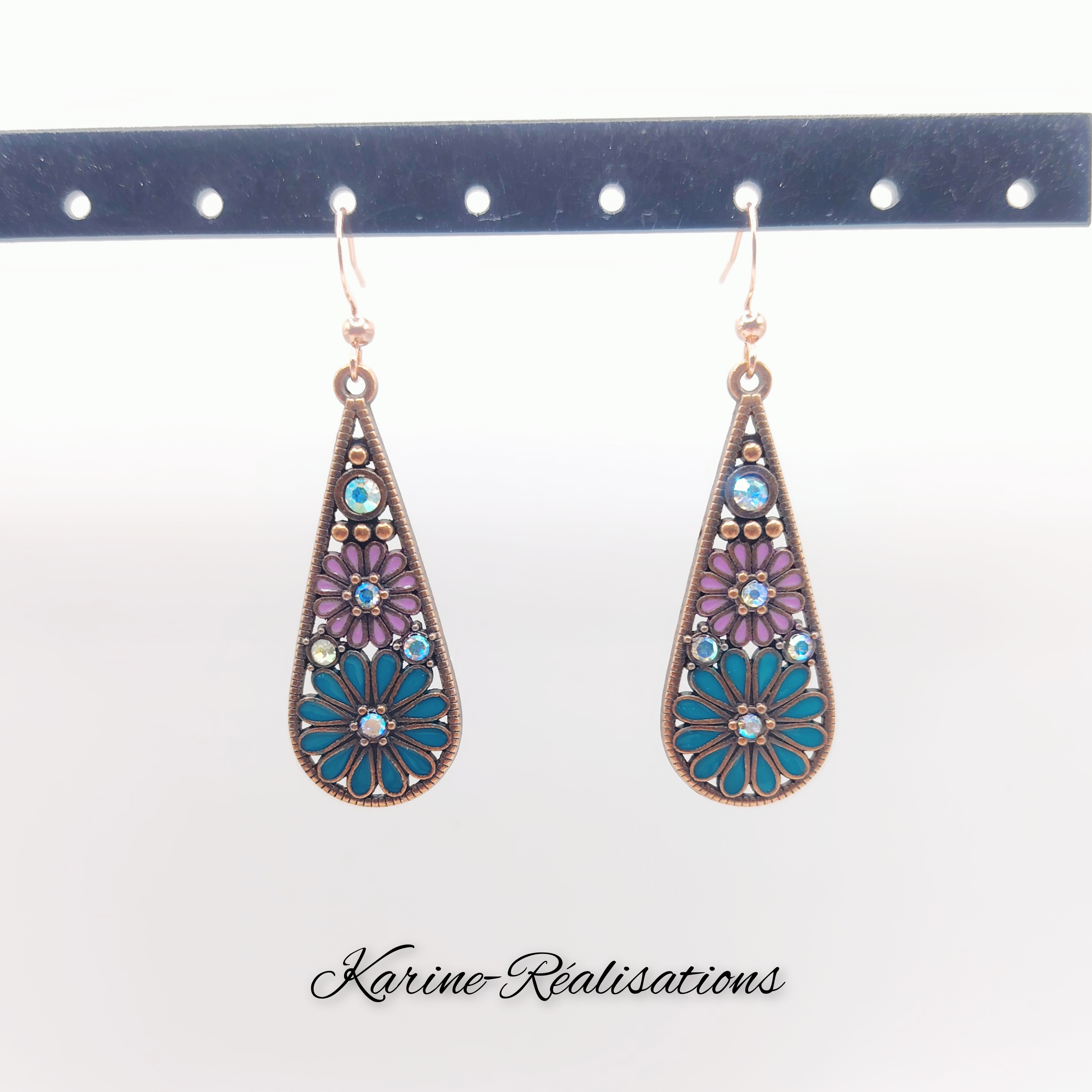 boucles-oreilles-pendantes-gouttes-fleurs-violet-bleu-bronze