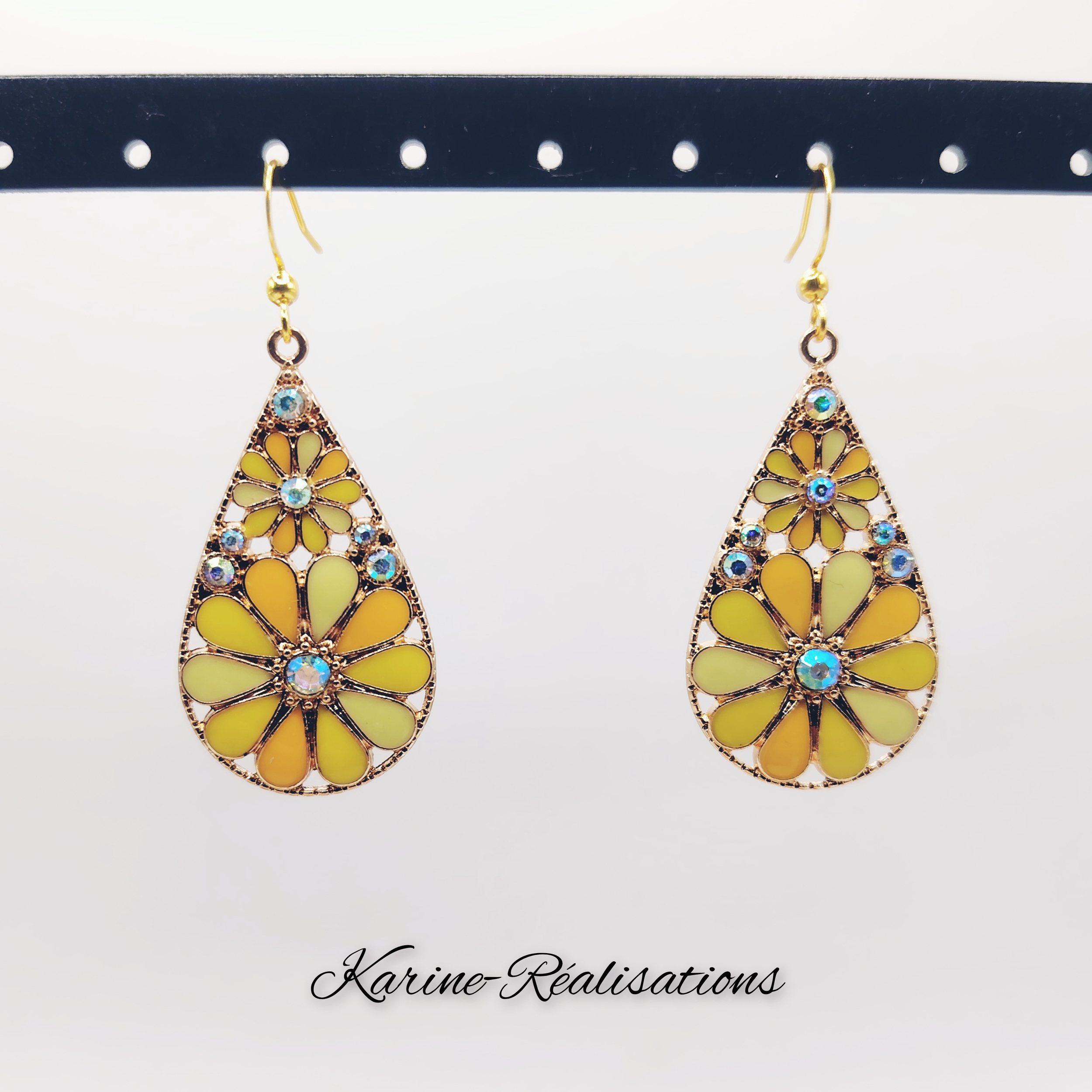 Boucles dOreilles Gouttes Dorées Émaillées – Arabesques et Cristaux