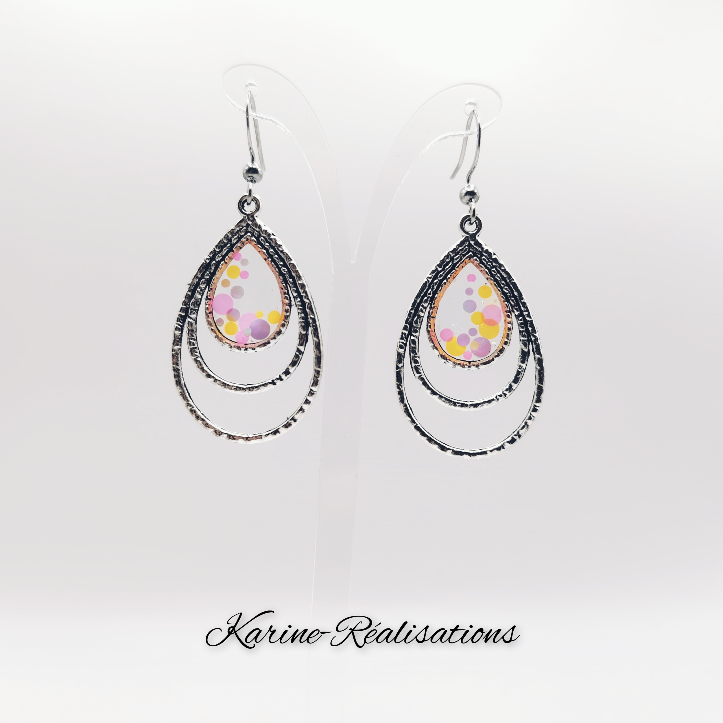 Boucles doreilles Confettis de Lumière – Gouttes Triple Étage et Résine Pastelle