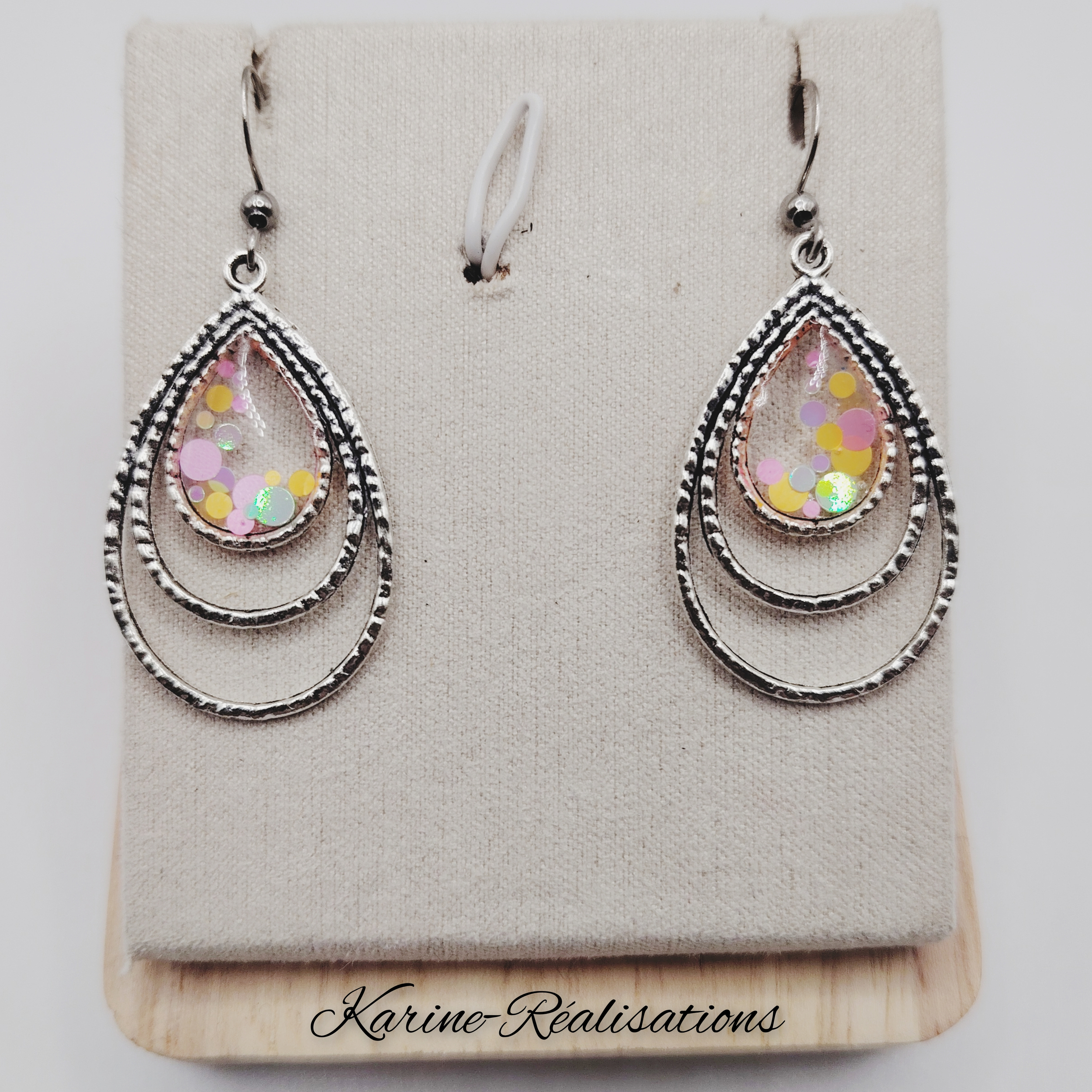 Boucles doreilles Confettis de Lumière – Gouttes Triple Étage et Résine Pastelle2