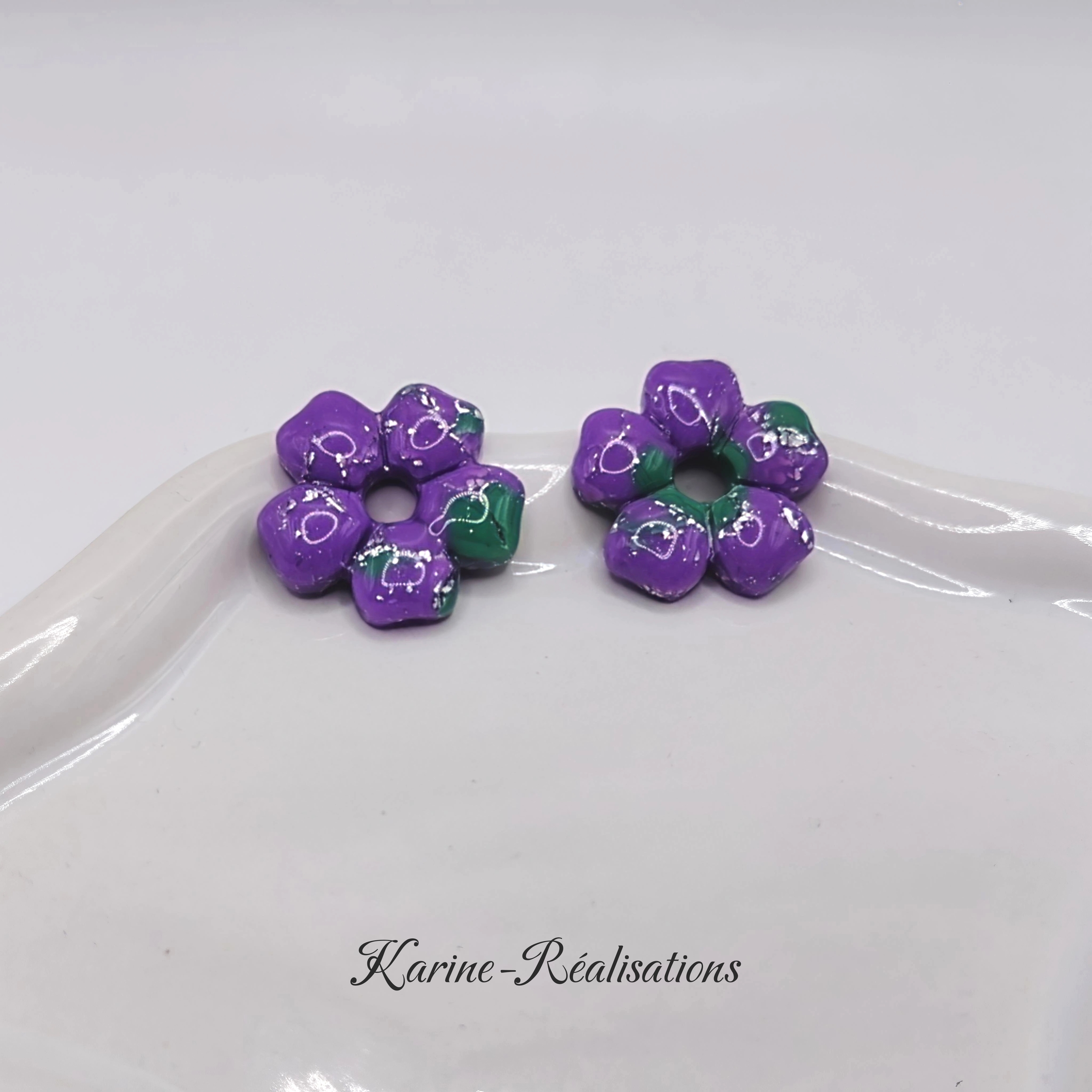 Pampilles boucles doreilles fleurs - Pâte polymère violette, touches vertes et feuille dargent2