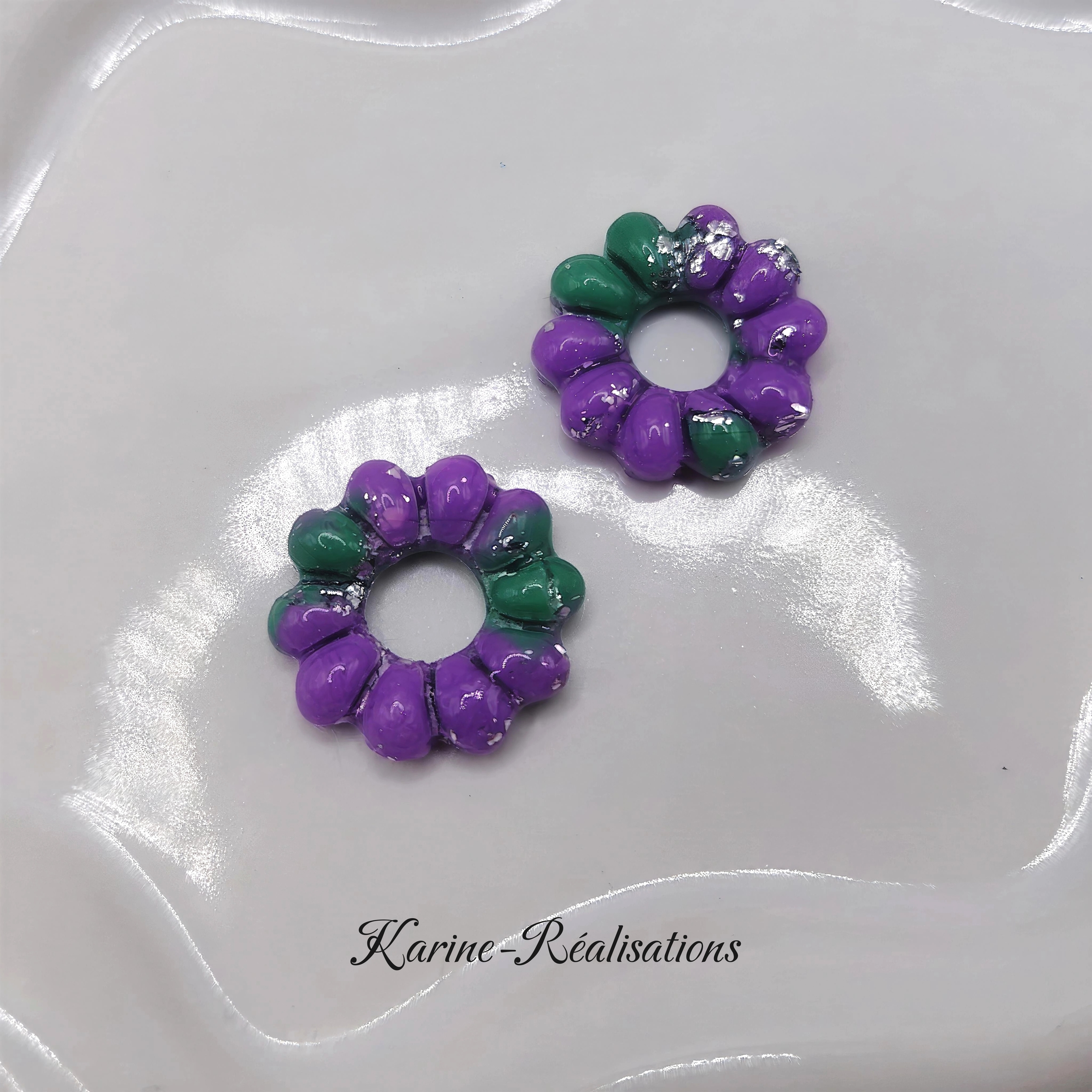 Pampilles boucles doreilles anneaux striés - Pâte polymère violette, verte et feuille dargent1