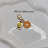 Bijou de sac  Porte-clés Printemps – Duo Abeille et Fleur Émaillée Orange – Finition Dorée