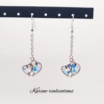 Boucles d'oreilles pendantes coeurs résine paillettes holographiques