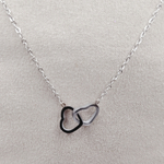 collier-acier-inoxydable-argente-pendentif-deux-coeurs-entrelaces1