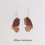 boucles-oreilles-ailes-papillon-resine-paillettes-rose-poudre-artisanal
