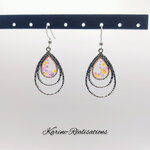 Boucles d'oreilles Confettis de Lumière – Gouttes Triple Étage et Résine Pastelle1