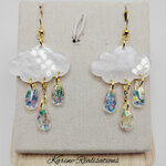 Boucles doreilles Nuage de Lumière – Nacré Blanc et Pluie dÉclats Dorés1
