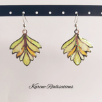 Boucles dOreilles Pendantes Feuillage – Résine Vert Tendre & Jaune Irisé1