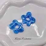 Pampilles boucles doreilles fleurs - Résine bleue et paillettes1