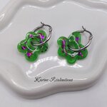 Pampilles boucles d'oreilles fleurs - Résine vert pomme et paillettes fushia