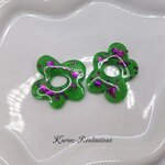 Pampilles boucles doreilles fleurs - Résine vert pomme et paillettes fushia2