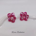 Pampilles boucles doreilles fleurs - Résine rose fushia et paillettes holographiques1