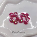 Pampilles boucles doreilles fleurs - Résine rose fushia et paillettes holographiques2