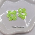Pampilles boucles doreilles fleurs - Résine jaune fluo et paillettes1