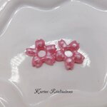 Pampilles boucles doreilles fleurs - Résine rose nacré à pois blancs1