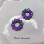Pampilles boucles doreilles anneaux striés - Pâte polymère violette, verte et feuille dargent1