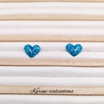 Puces coeurs en résine paillettes holographiques bleues