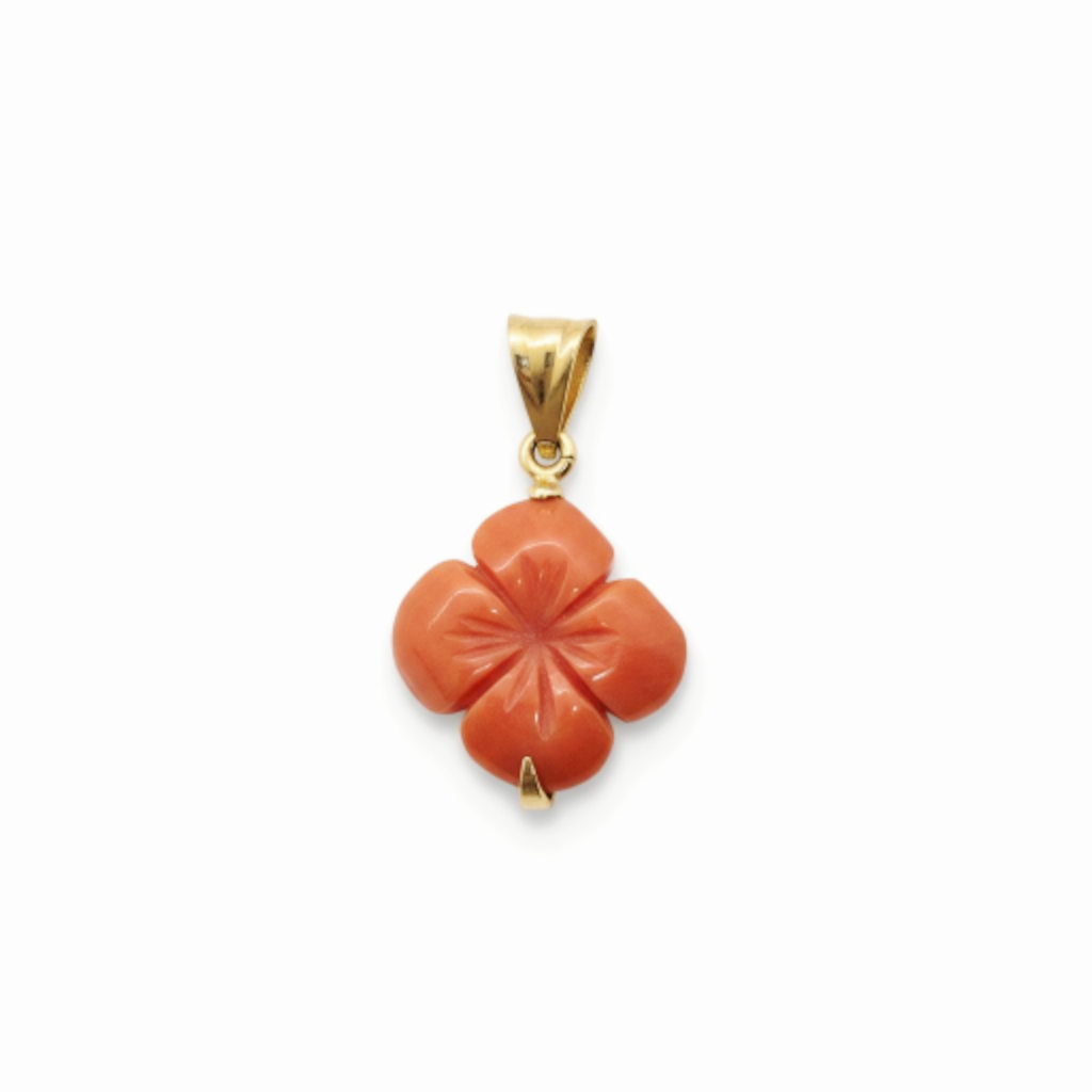 Pendentif trèfle en corail et or 18 carats corse