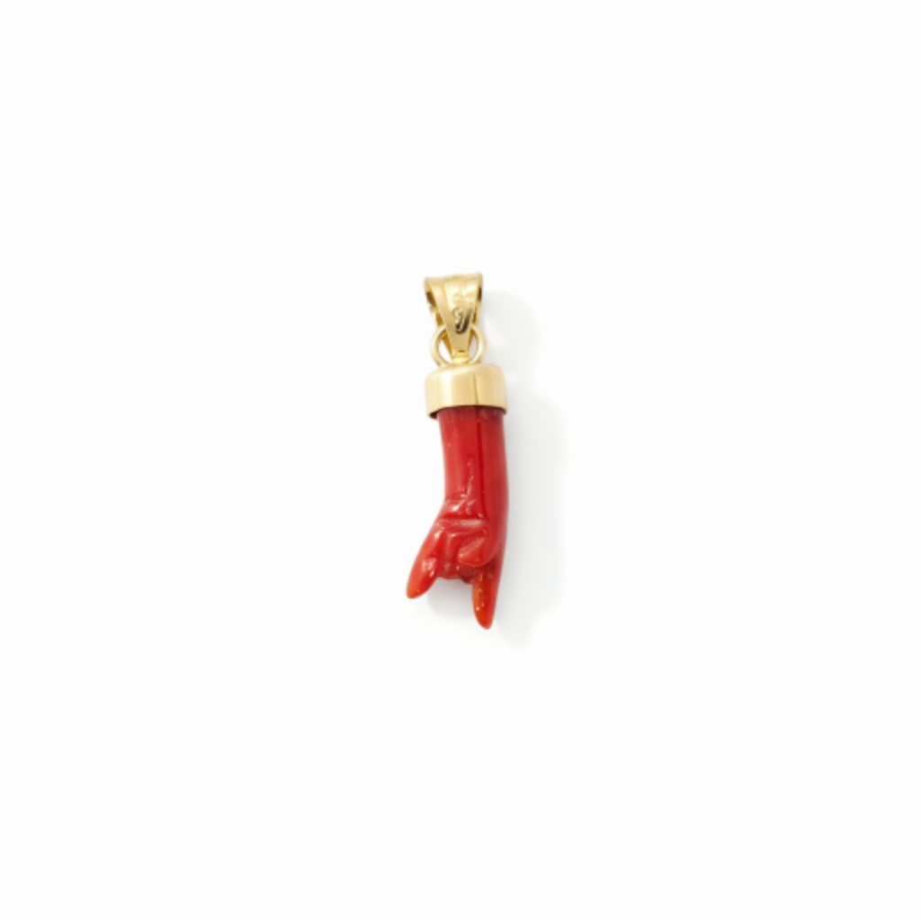 Pendentif main corne en corail et or 18 carats