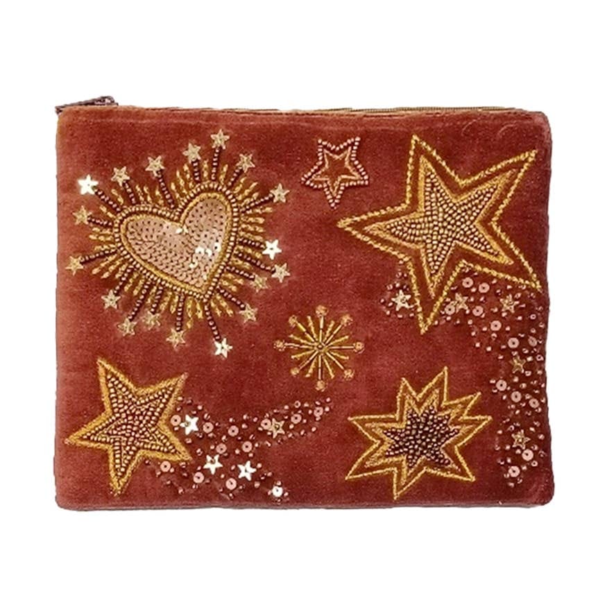 Pochette en velours brodée étoiles et coeurs bois de rose