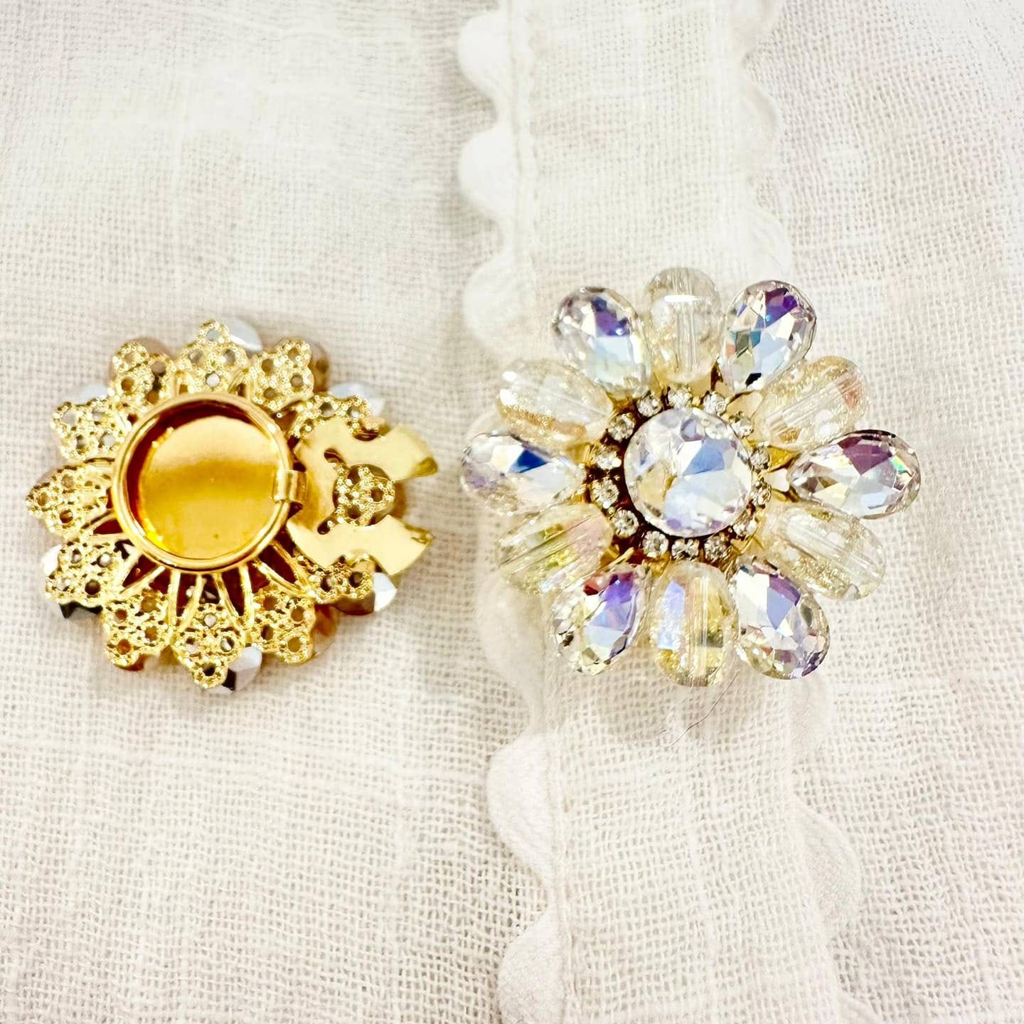 2 caches-boutons élégants pour vêtements femme
